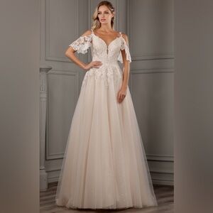 🚨 BRIDAL BLOWOUT NWT Ivory Lace & Tulle Wedding Gown with Flutter Sleeves! SZ:10